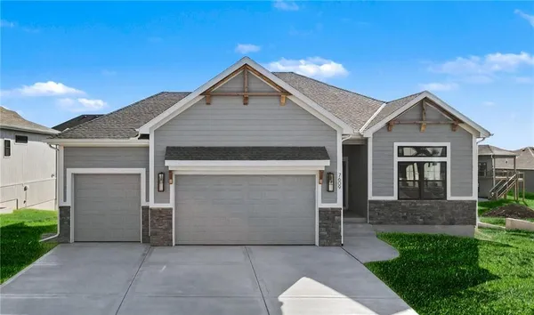 $620,000 | 7609 Northeast 103rd Terrace, Kansas City, MO 64157