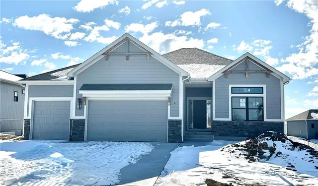 $635,229 | 7609 Northeast 103rd Terrace, Kansas City, MO 64157