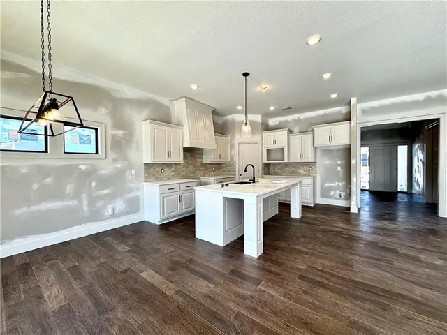 $635,229 | 7609 Northeast 103rd Terrace, Kansas City, MO 64157