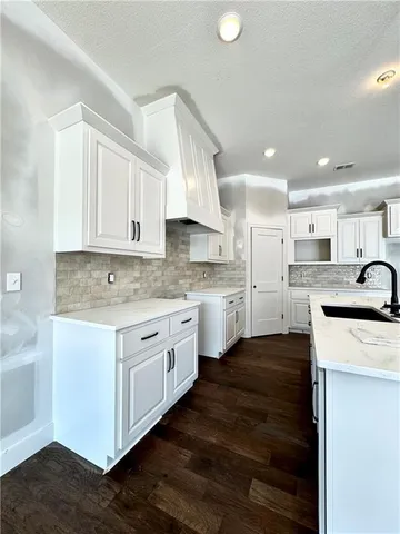 $635,229 | 7609 Northeast 103rd Terrace, Kansas City, MO 64157