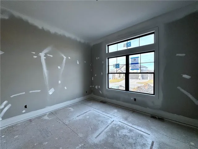 $635,229 | 7609 Northeast 103rd Terrace, Kansas City, MO 64157