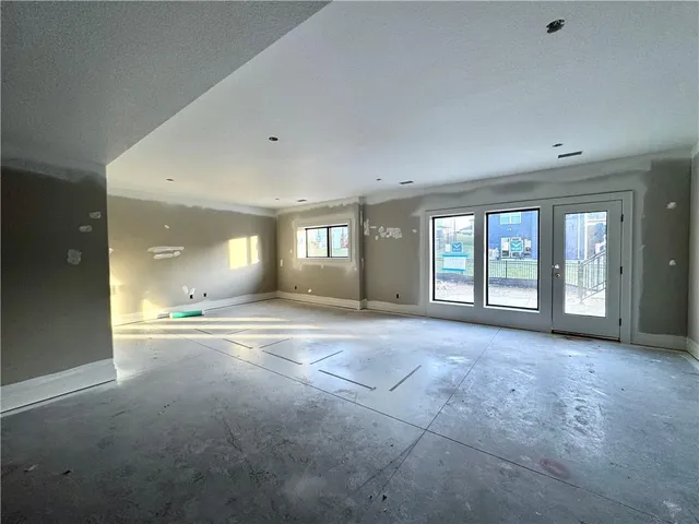 $635,229 | 7609 Northeast 103rd Terrace, Kansas City, MO 64157