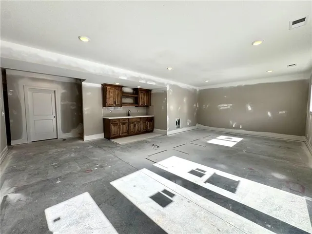 $635,229 | 7609 Northeast 103rd Terrace, Kansas City, MO 64157