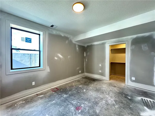 $635,229 | 7609 Northeast 103rd Terrace, Kansas City, MO 64157