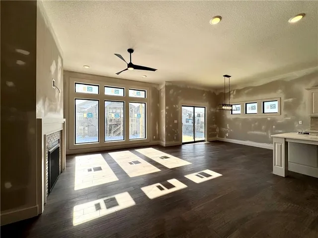 $635,229 | 7609 Northeast 103rd Terrace, Kansas City, MO 64157