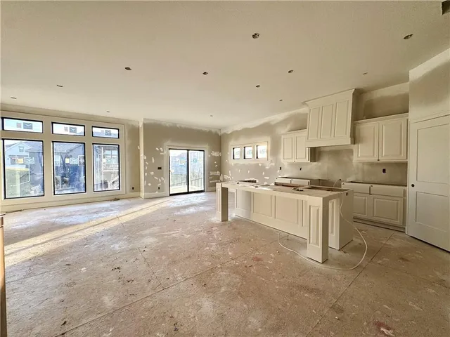 $635,229 | 7609 Northeast 103rd Terrace, Kansas City, MO 64157