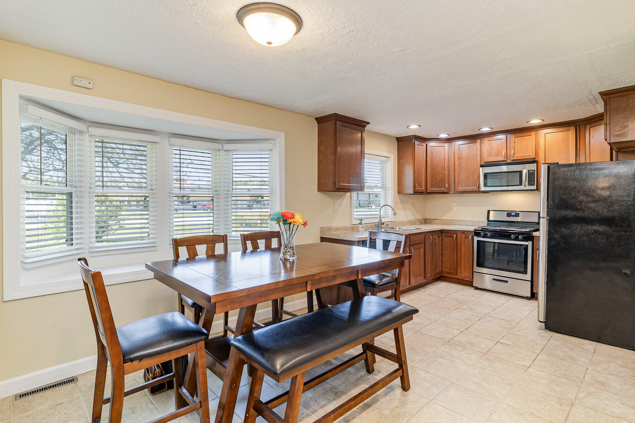 783 McCool Road Valparaiso, IN 46385 - Photo 4 of 14 2038x1358