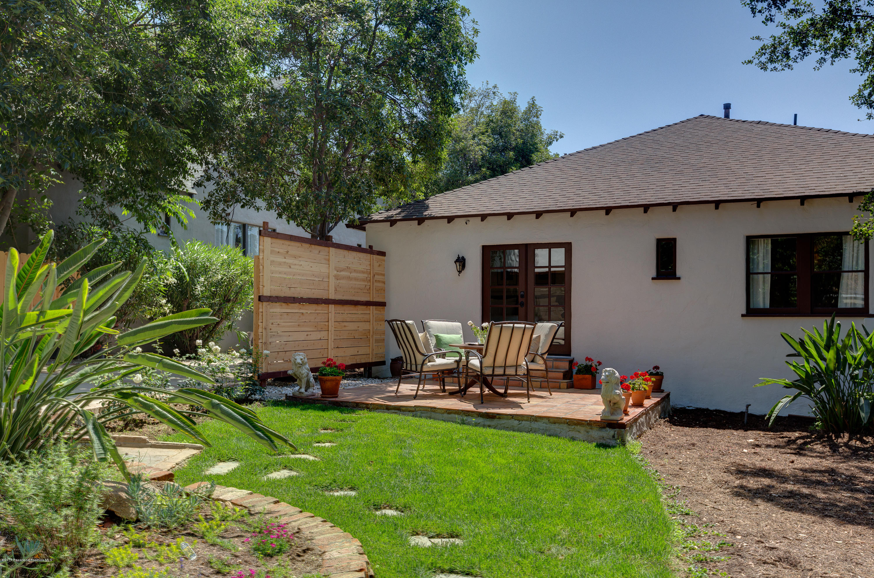 2529 Marengo Avenue Altadena, CA 91001 - Photo 35 of 42 a backyard of a house with table and chairs