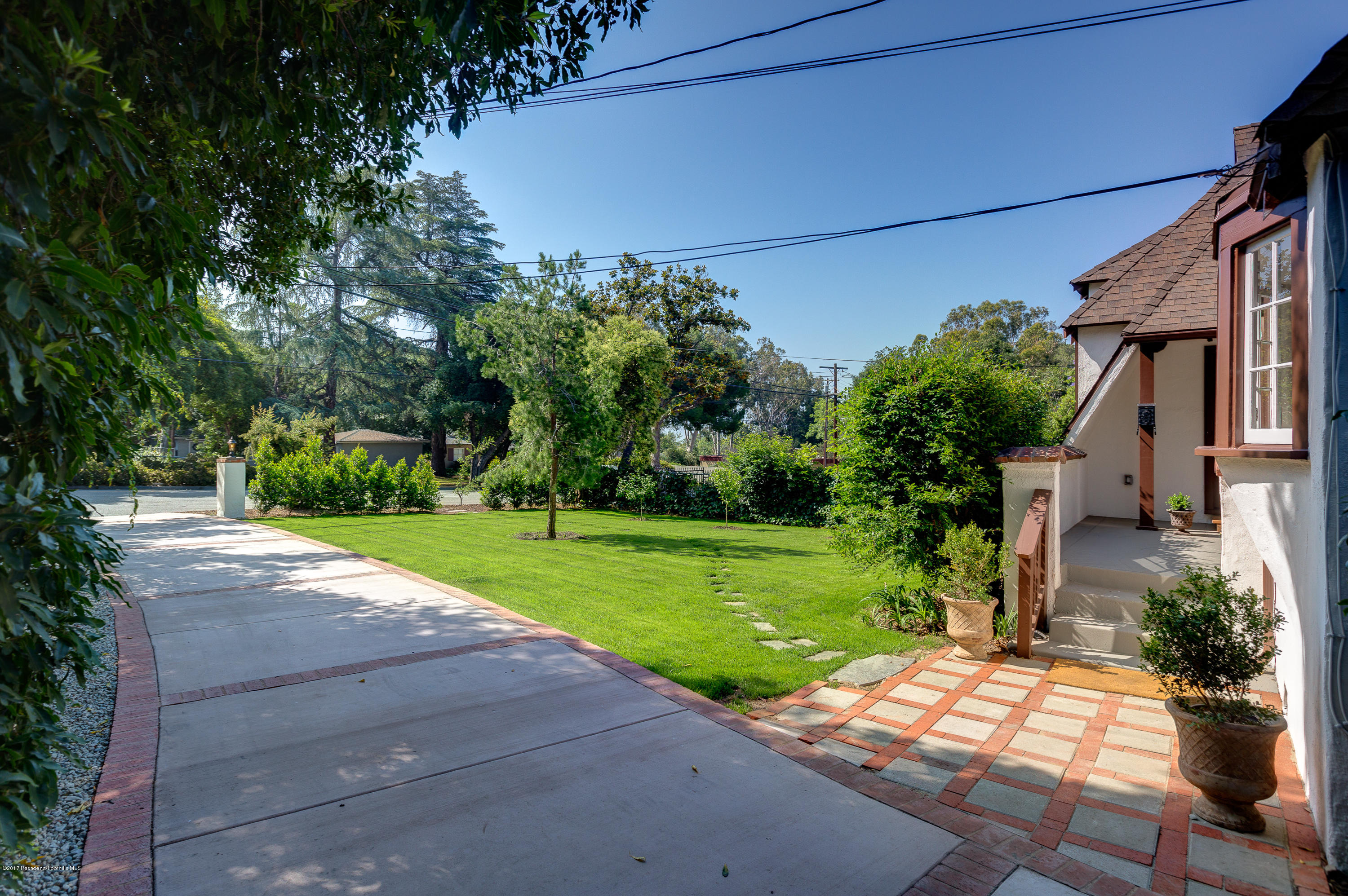 2529 Marengo Avenue Altadena, CA 91001 - Photo 42 of 42 a view of a back yard
