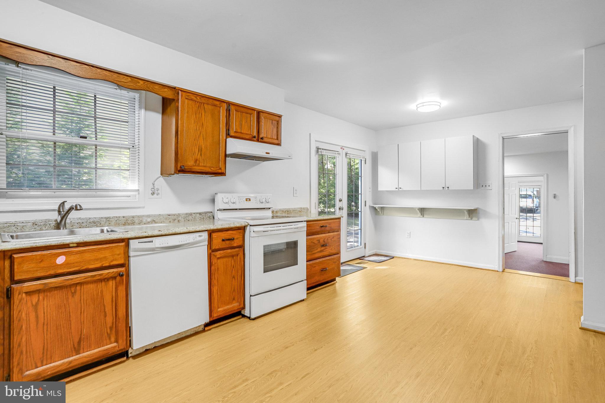 6935 Pineway University Park, MD 20782 - Photo 6 of 14