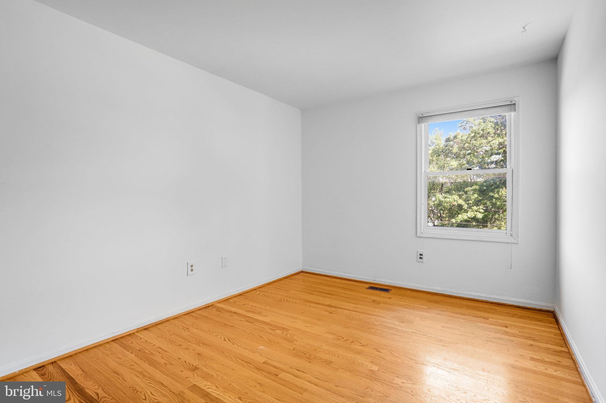 6935 Pineway University Park, MD 20782 - Photo 8 of 14