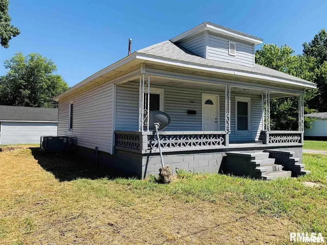 $60,000 | 716 West Poplar Street, Harrisburg, IL 62946