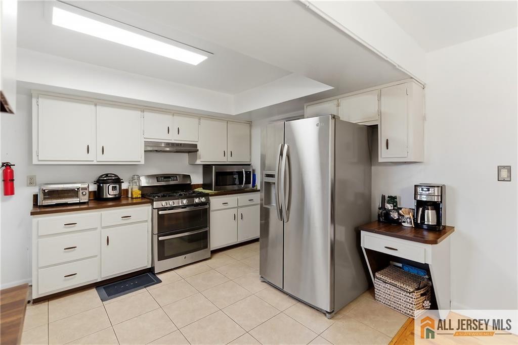 178 Jeff Street Edison, NJ 08837 - Photo 12 of 27