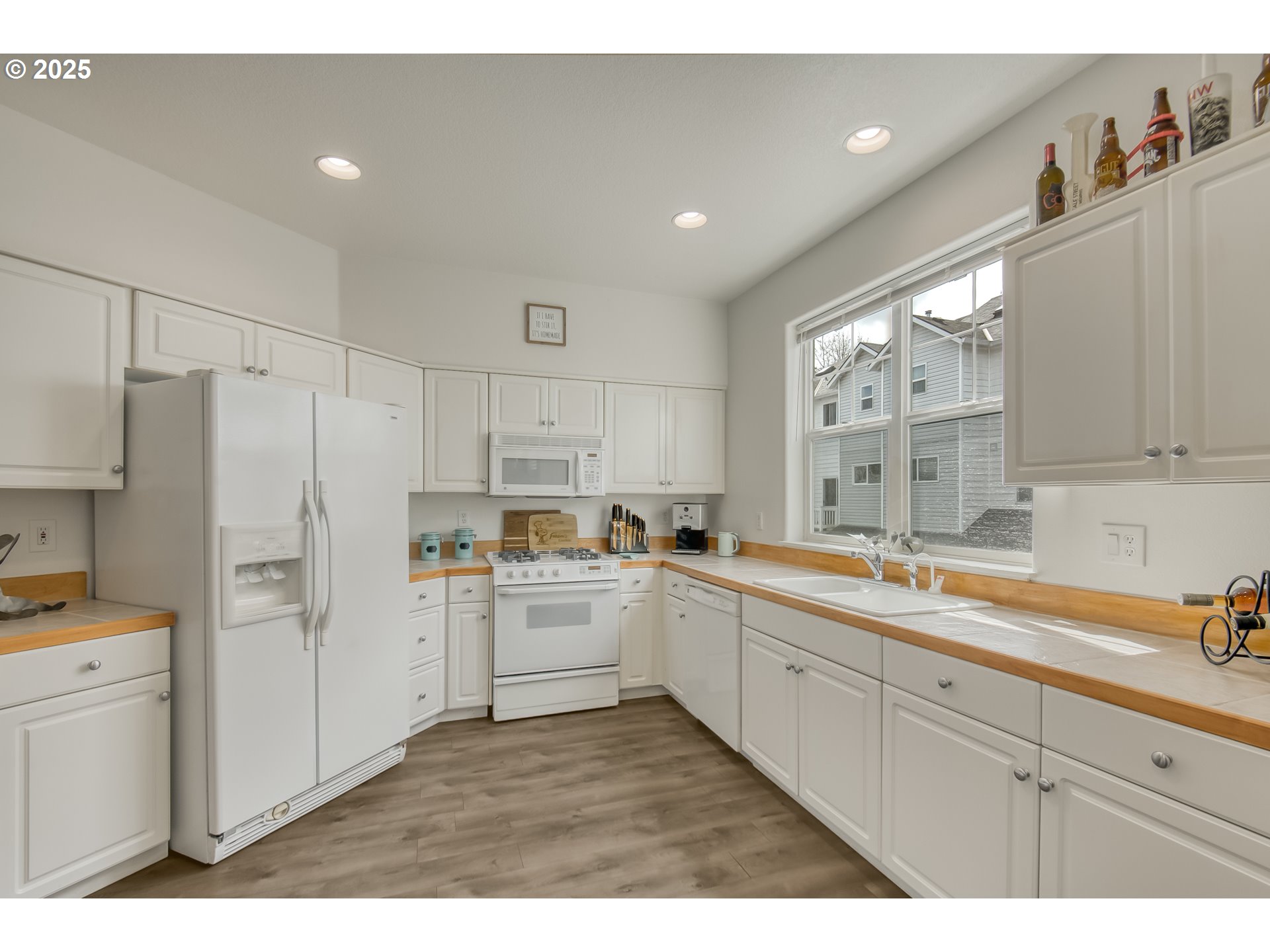 11220 Southwest Buffalo Place Portland, OR 97223 - Photo 12 of 33