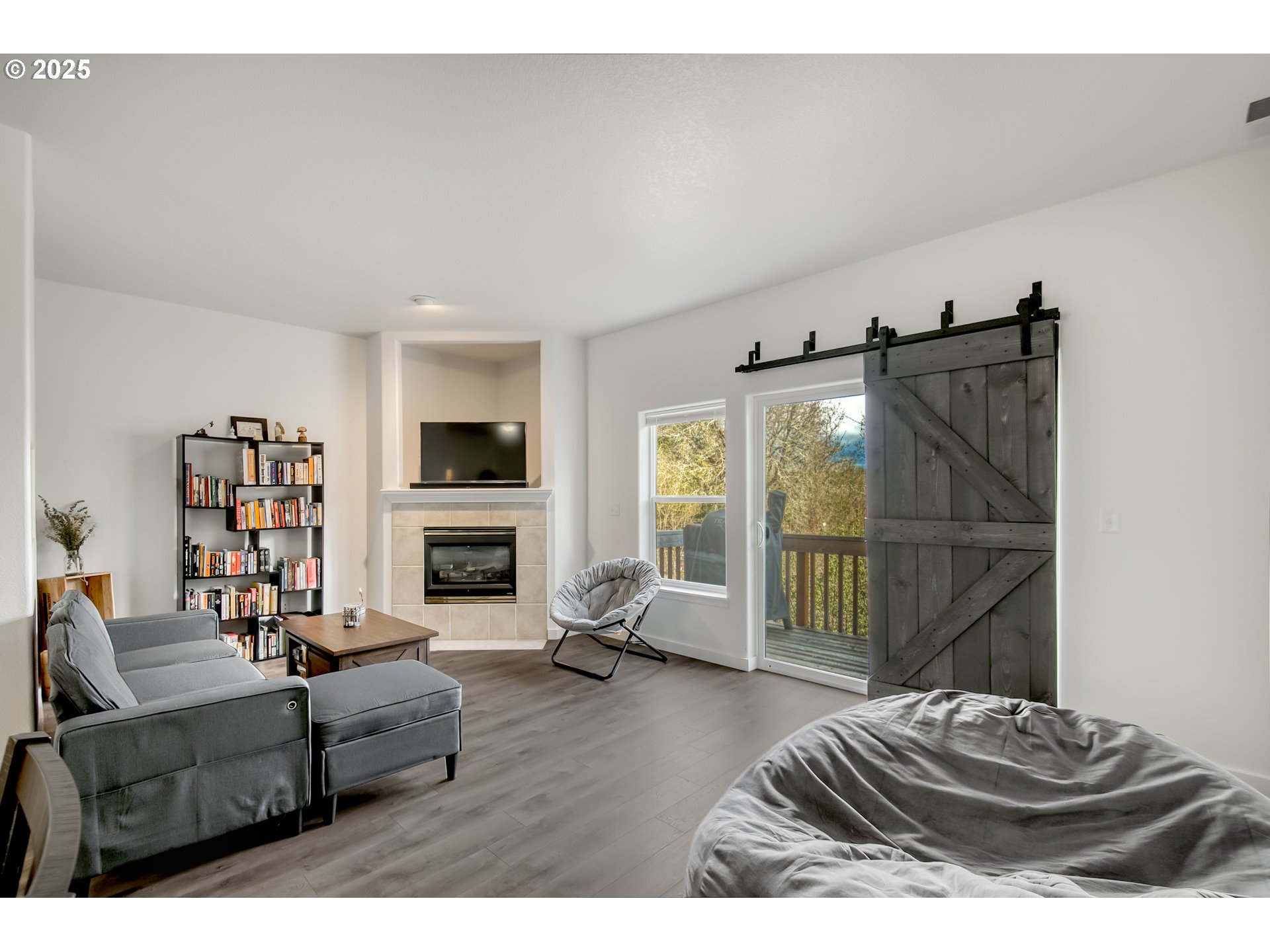 11220 Southwest Buffalo Place Portland, OR 97223 - Photo 6 of 33