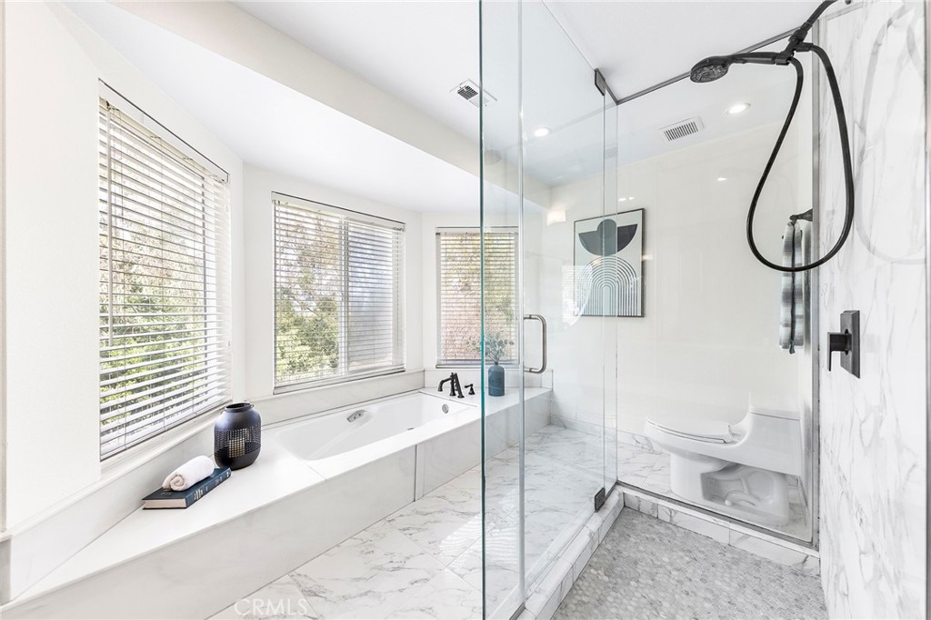 39 Viewpoint Circle Pomona, CA 91766 - Photo 36 of 49 a bathroom with a tub sink and mirror