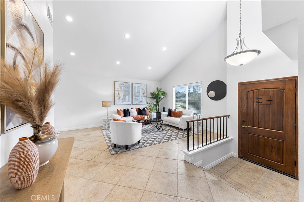 39 Viewpoint Circle Pomona, CA 91766 - Photo 8 of 49 a very nice looking room with a large window