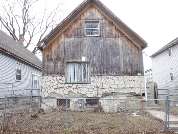 $8,000 | 2846 North 6th Street, Milwaukee, WI 53212