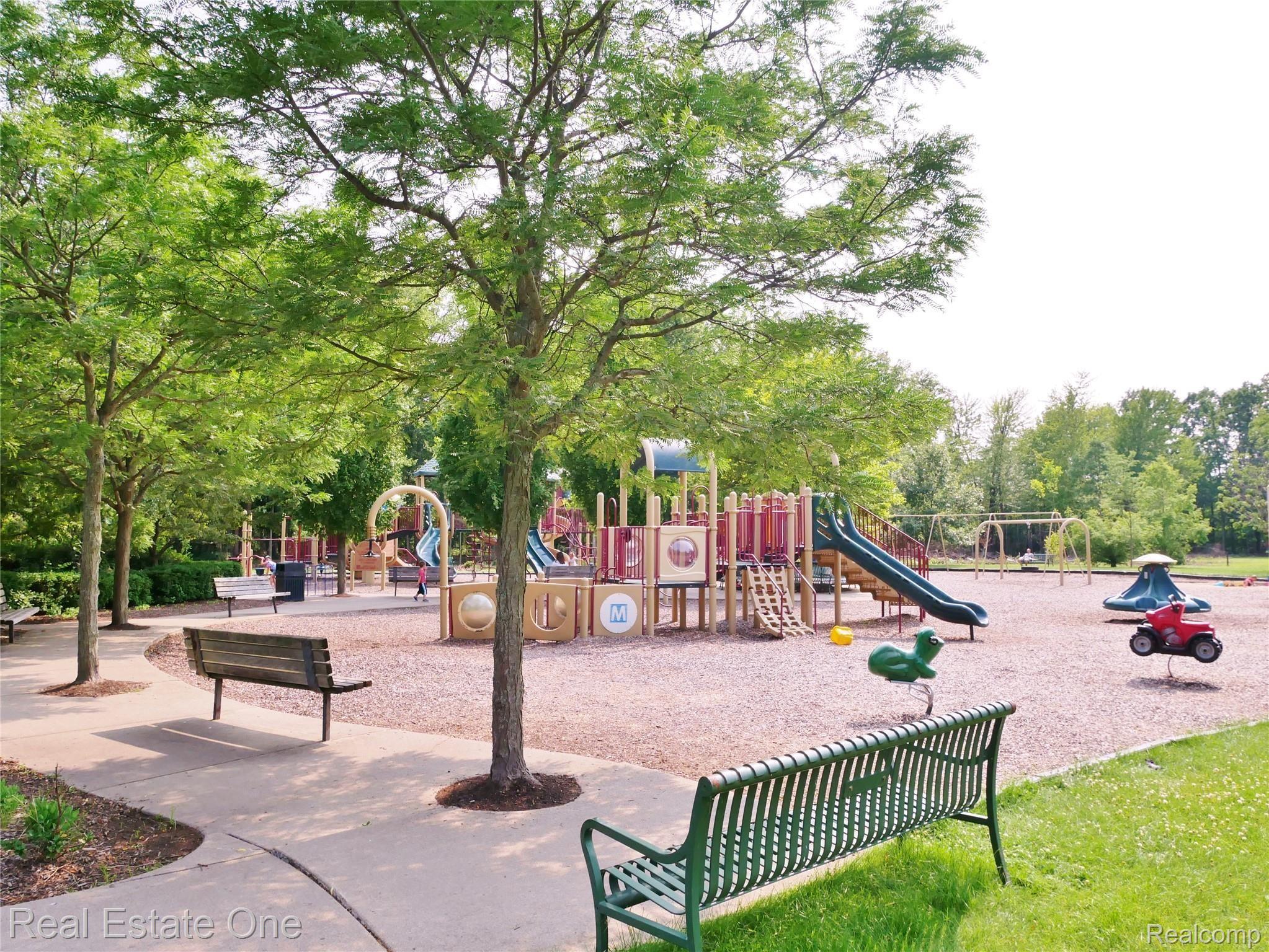 18810 Beverly Road Franklin, MI 48025 - Photo 24 of 27 Beverly Park - Copy.JPG