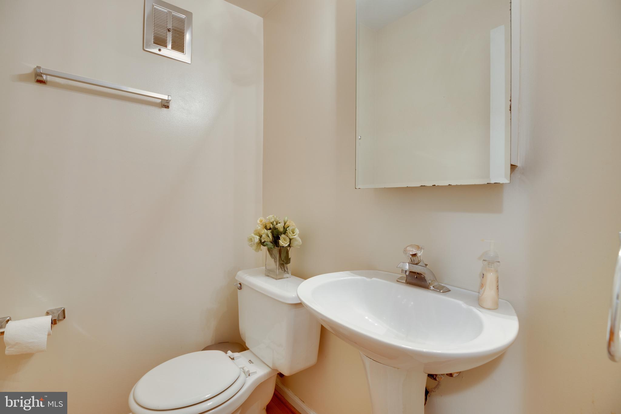 8331 Wickham Road Springfield, VA 22152 - Photo 12 of 31 Main level powder room