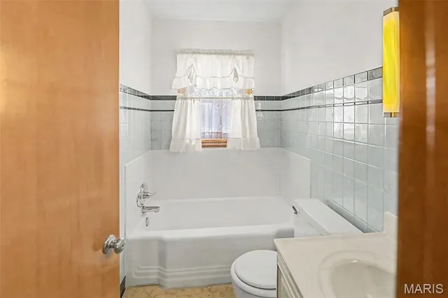 $219,900 | 422 East Cherry Street, Columbia, IL 62236