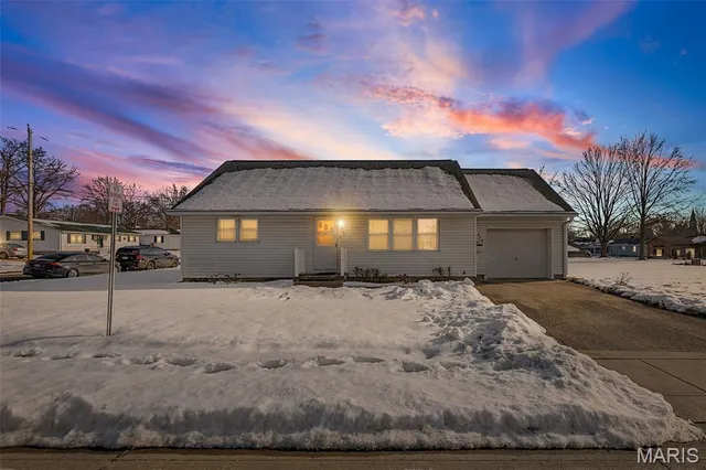 $219,900 | 422 East Cherry Street, Columbia, IL 62236