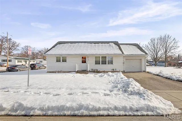 $219,900 | 422 East Cherry Street, Columbia, IL 62236