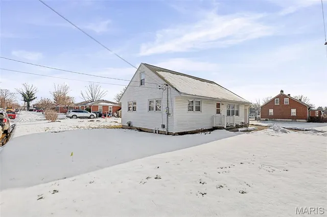 $219,900 | 422 East Cherry Street, Columbia, IL 62236