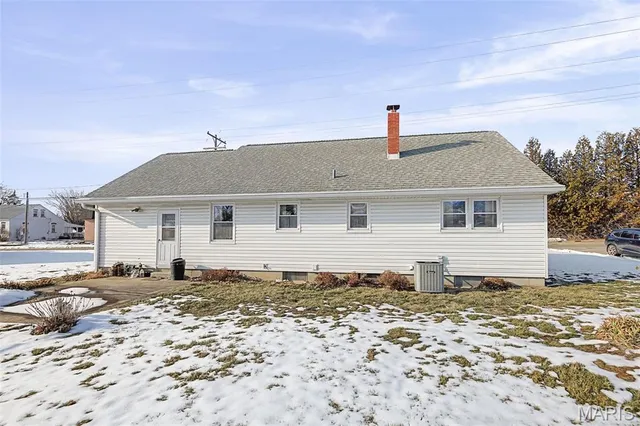 $219,900 | 422 East Cherry Street, Columbia, IL 62236