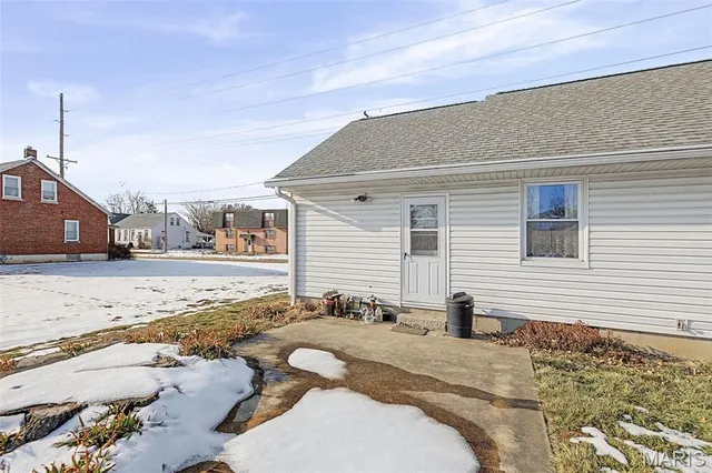 $219,900 | 422 East Cherry Street, Columbia, IL 62236