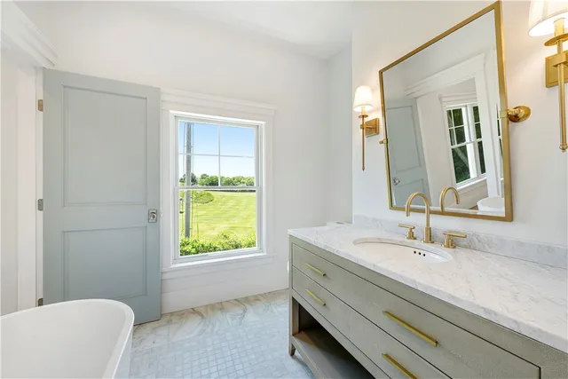 $3,250,000 | 19 East Hills Road, Westerly, RI 02891