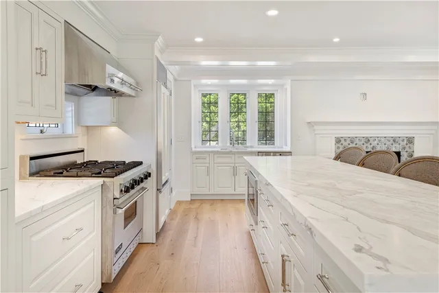 $3,250,000 | 19 East Hills Road, Westerly, RI 02891