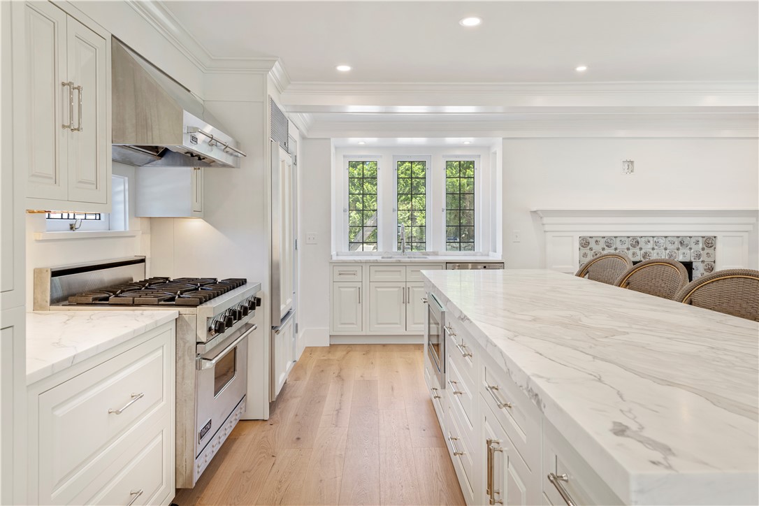 19 East Hills Road Westerly, RI 02891 - Photo 5 of 32