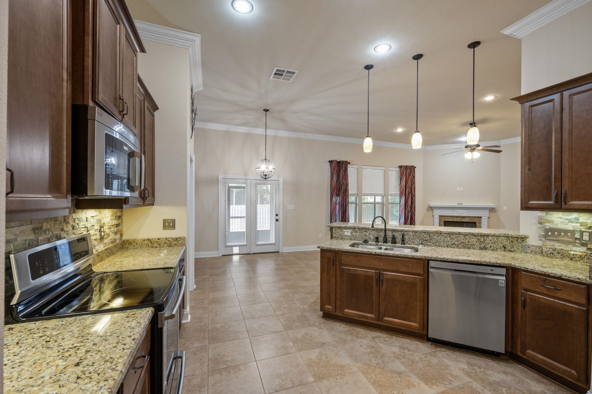 1085 Destin Avenue Foley, AL 36535 - Photo 9 of 35 Kitchen