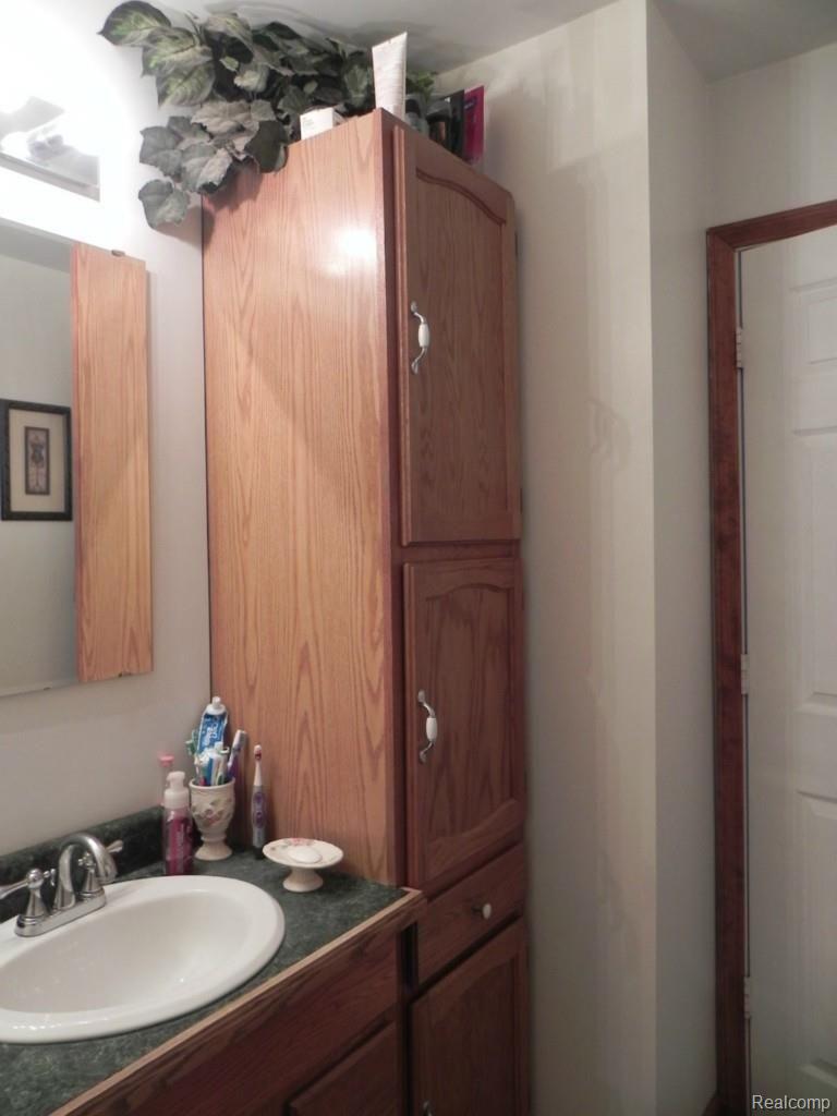 17731 Quarry Road Riverview, MI 48193 - Photo 13 of 16 17731 Quarry Street 936.jpg
