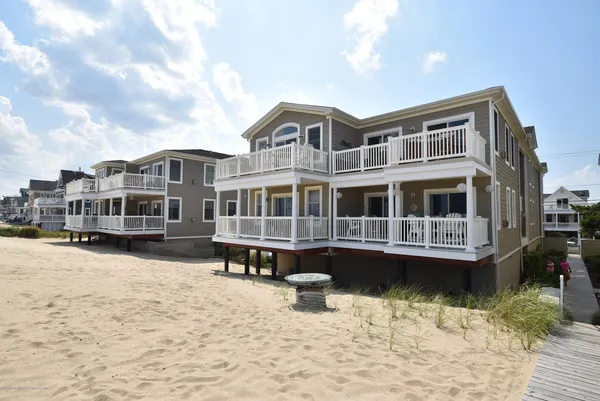 $4,900 | 239 Beach Front, Unit 4, Manasquan, NJ 08736