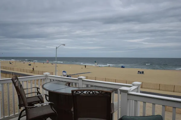 $4,900 | 239 Beach Front, Unit 4, Manasquan, NJ 08736