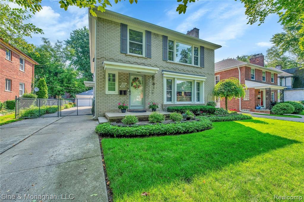 954 Harcourt Road Grosse Pointe Park, MI 48230 - Photo 3 of 46