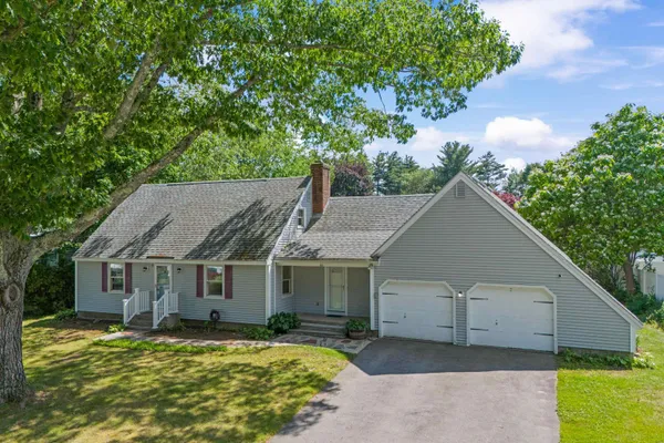 $699,900 | 10 Colonial Circle, Hampton, NH 03842