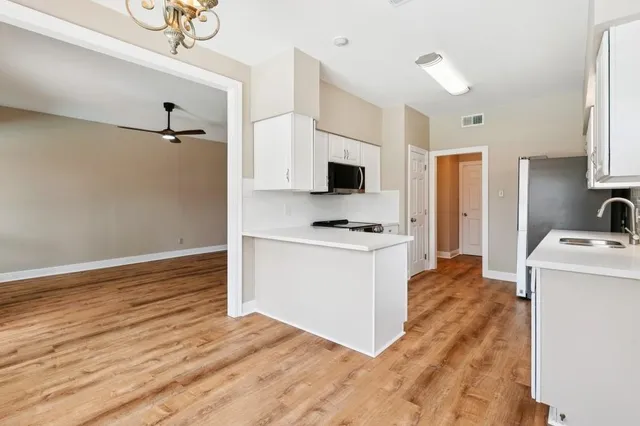 $329,000 | 513 Houma Boulevard, Metairie, LA 70001