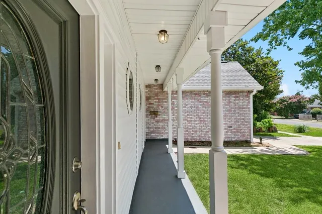 $329,000 | 513 Houma Boulevard, Metairie, LA 70001