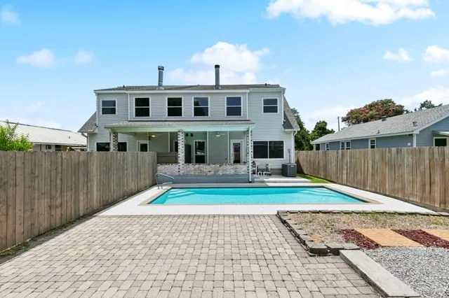 $329,000 | 513 Houma Boulevard, Metairie, LA 70001