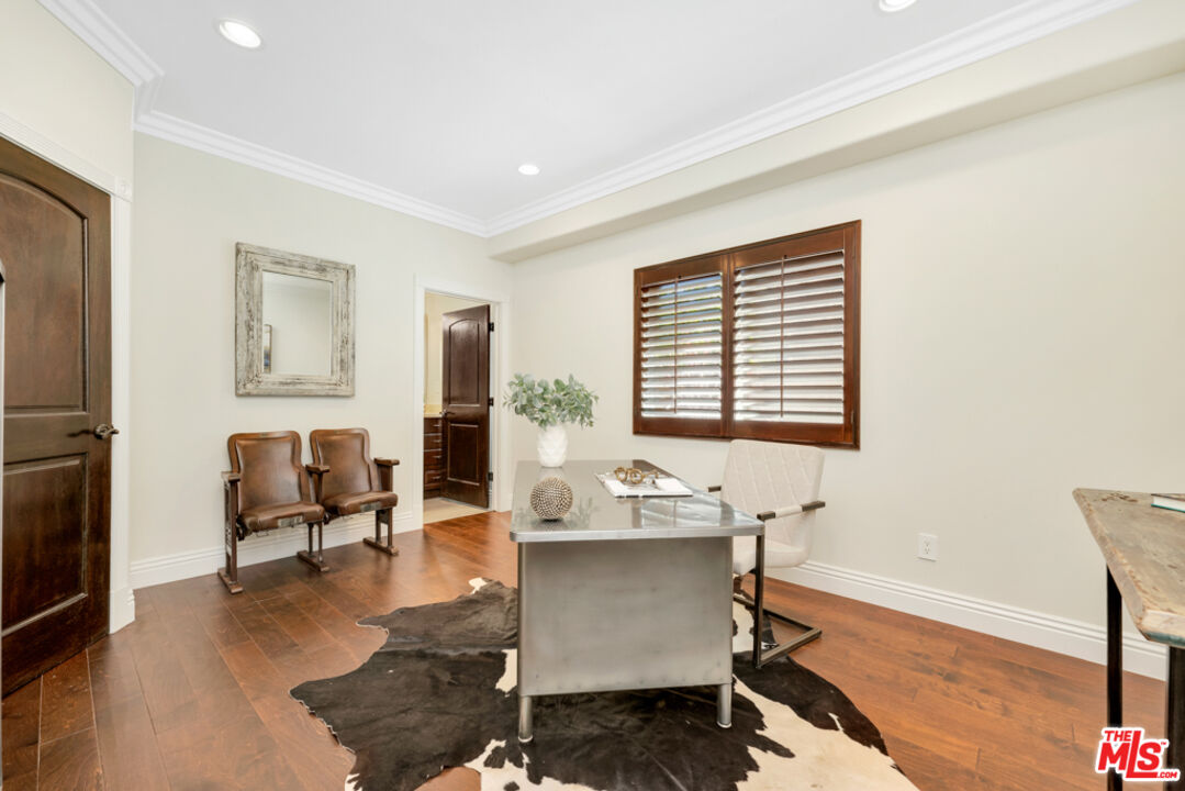 13834 Ordin Ranch Rd Valley Valley Glen, CA 91401 - Photo 15 of 35 a workspace with furniture and a window