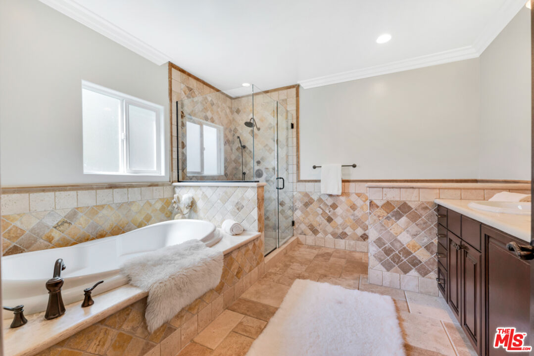 13834 Ordin Ranch Rd Valley Valley Glen, CA 91401 - Photo 19 of 35 a bathroom with a tub sink and mirror