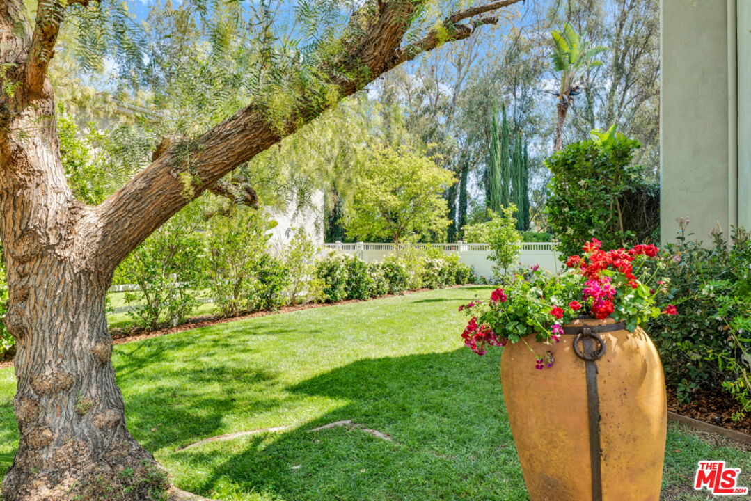 13834 Ordin Ranch Rd Valley Valley Glen, CA 91401 - Photo 30 of 35 a view of a garden with a flower garden
