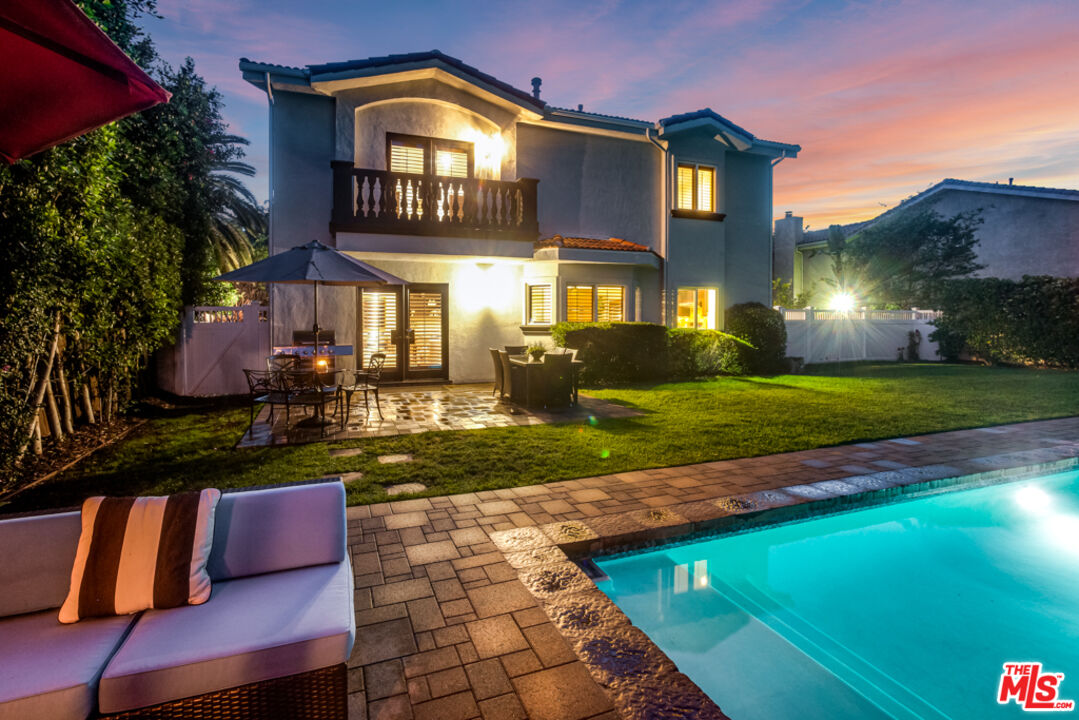 13834 Ordin Ranch Rd Valley Valley Glen, CA 91401 - Photo 4 of 35 a front view of a house with a yard