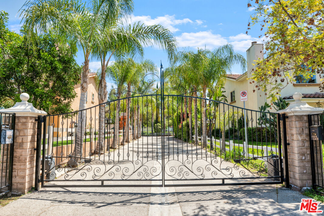 13834 Ordin Ranch Rd Valley Valley Glen, CA 91401 - Photo 5 of 35 a view of a garden from a balcony