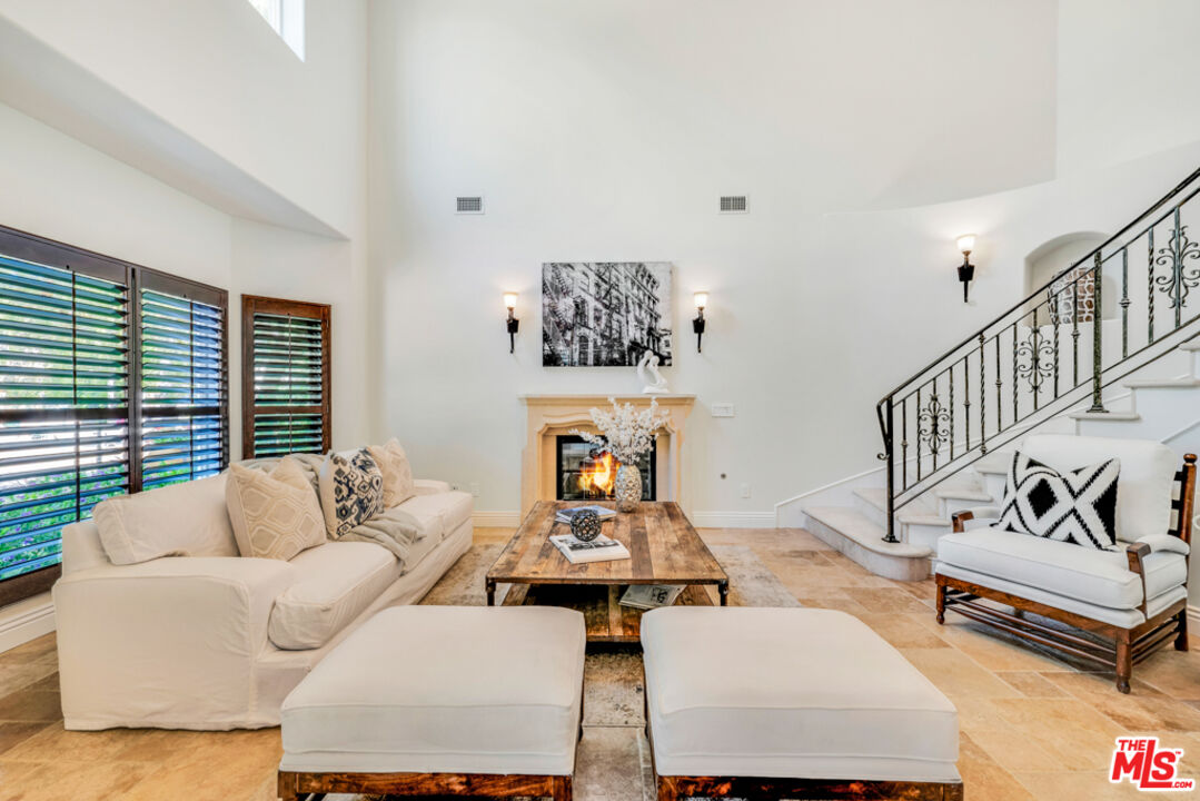 13834 Ordin Ranch Rd Valley Valley Glen, CA 91401 - Photo 7 of 35 a living room with furniture
