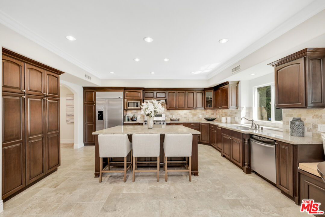 13834 Ordin Ranch Rd Valley Valley Glen, CA 91401 - Photo 8 of 35 a large kitchen with a table and chairs