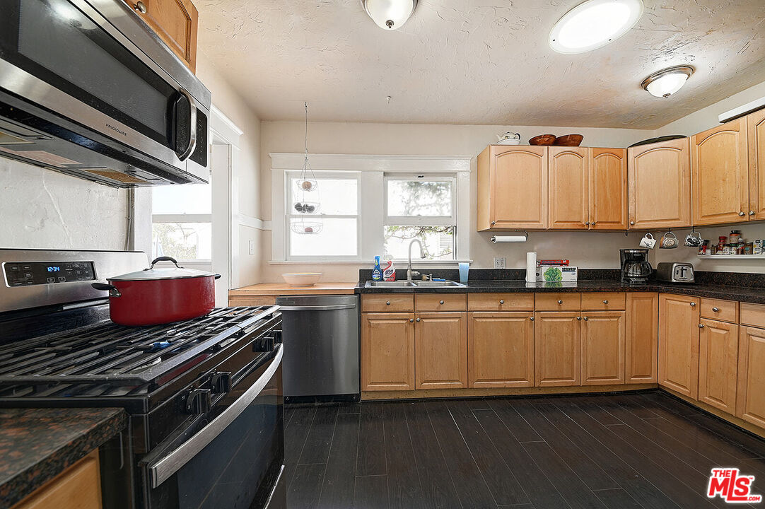 2627 South Cloverdale Avenue Los Angeles, CA 90016 - Photo 18 of 29